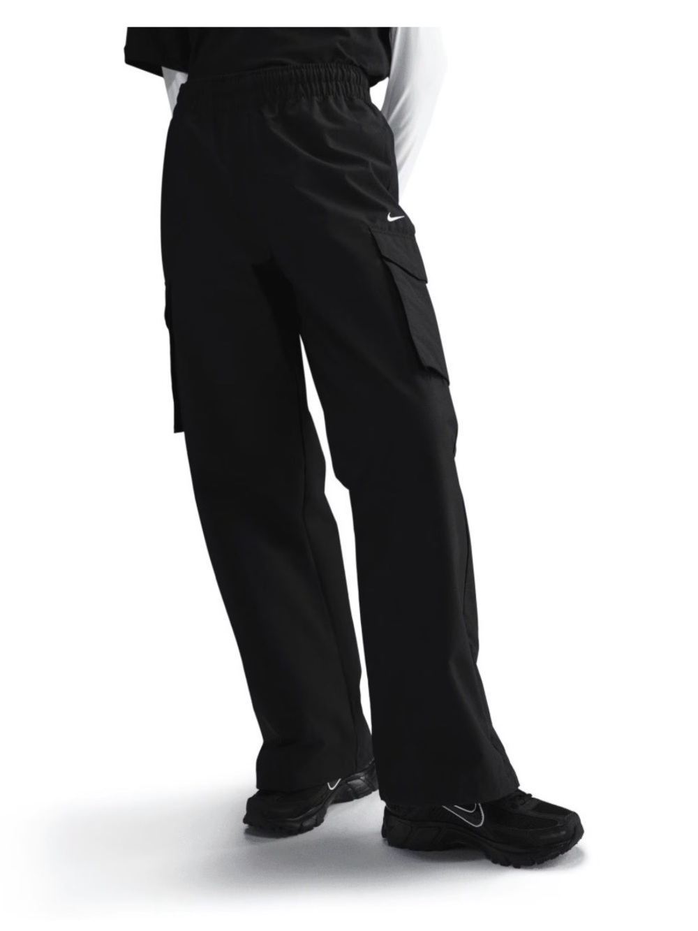 NWT Nike women’s high rise cargo pants